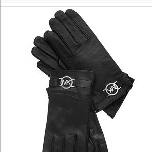 Nwot black mk leather gloves Size medium ladies